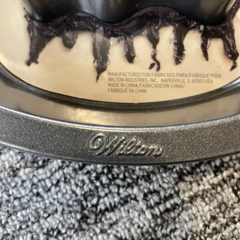 Wilton Skull Cake Pan Nonstick Halloween Baking Mold 12 Inch Original Insert